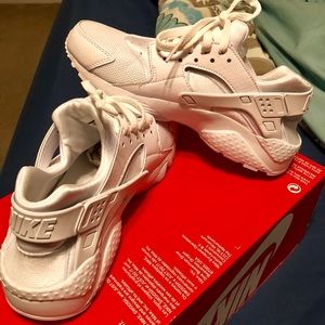 White Nike Huaraches